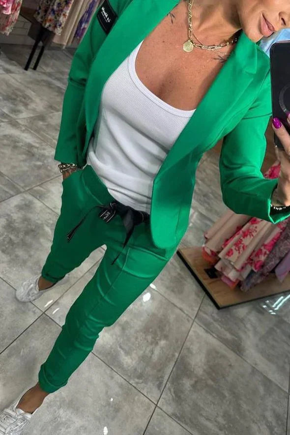 AURESSA™ | Elegant 2-delt Sæt med Stretch og Komfort Enkelt. Stilrent. Alt-i-én løsning.