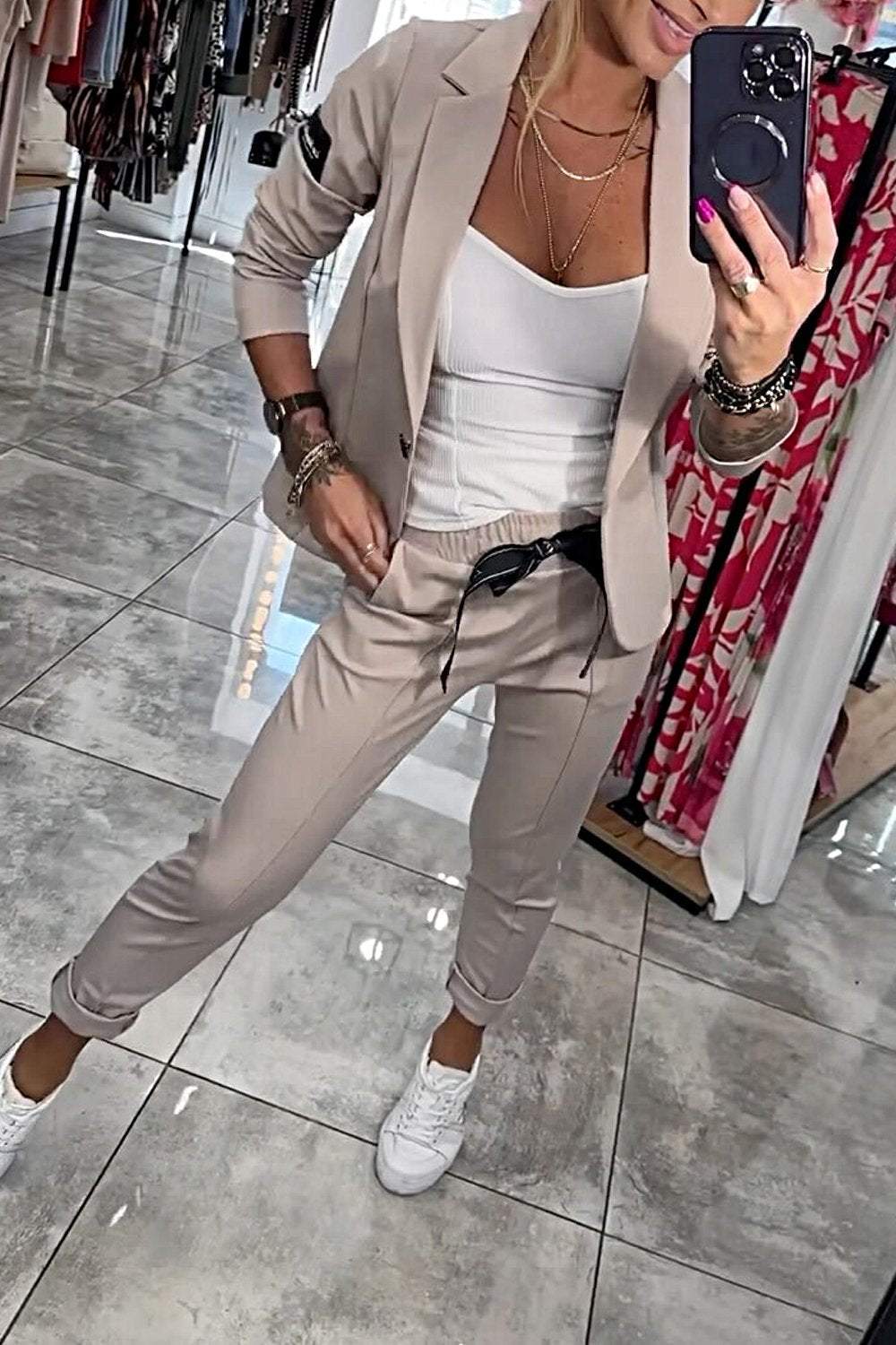 AURESSA™ | Elegant 2-delt Sæt med Stretch og Komfort Enkelt. Stilrent. Alt-i-én løsning.