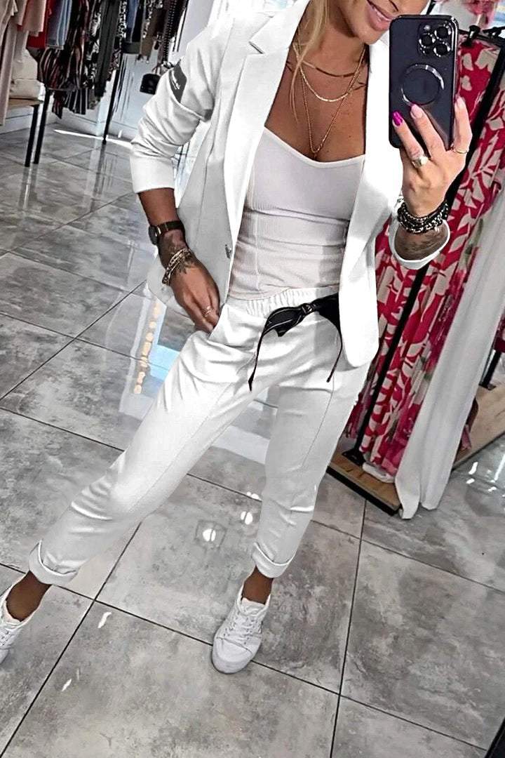 AURESSA™ | Elegant 2-delt Sæt med Stretch og Komfort Enkelt. Stilrent. Alt-i-én løsning.