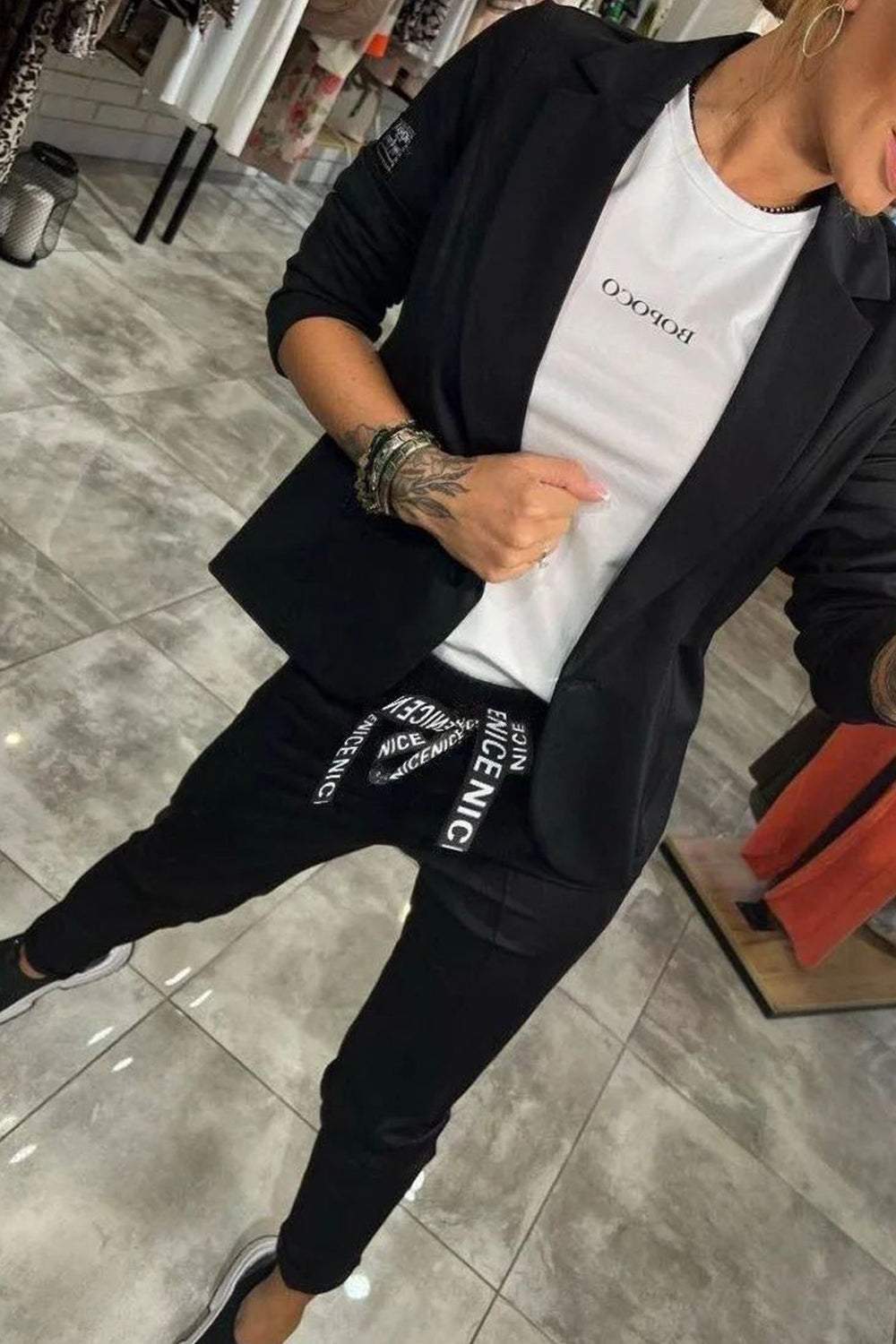 AURESSA™ | Elegant 2-delt Sæt med Stretch og Komfort Enkelt. Stilrent. Alt-i-én løsning.