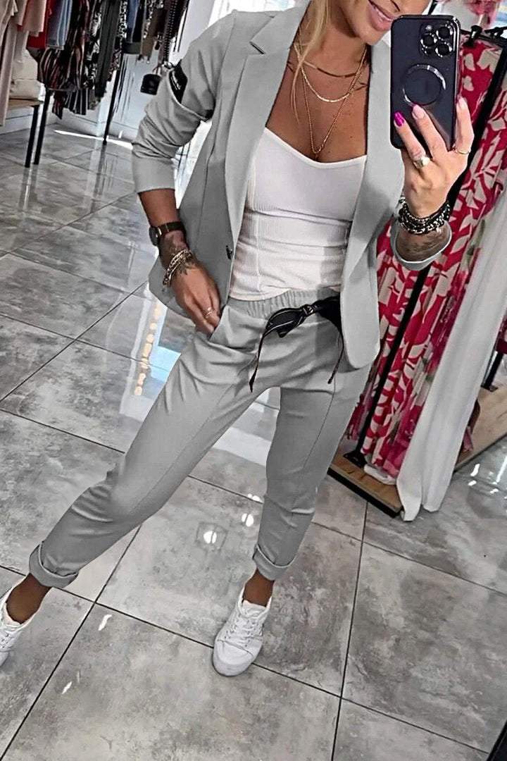 AURESSA™ | Elegant 2-delt Sæt med Stretch og Komfort Enkelt. Stilrent. Alt-i-én løsning.